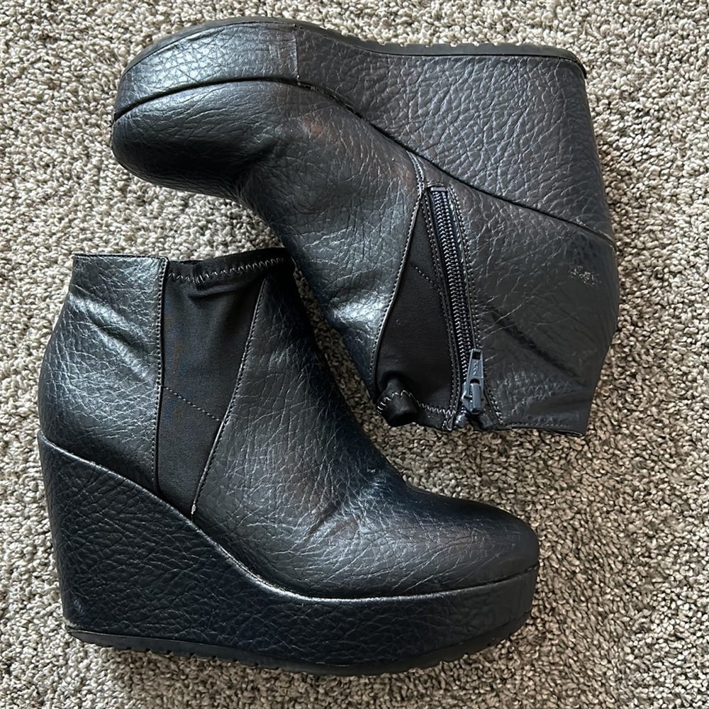 Heel Booties - Picture 3 of 7